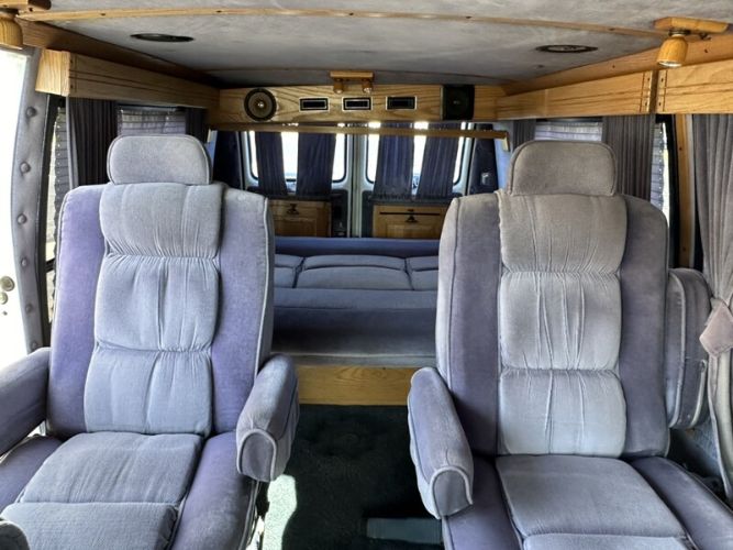 Chevrolet-Van-1988-White-Blue-6