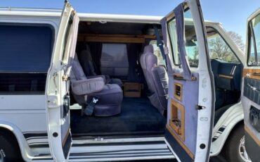 Chevrolet-Van-1988-White-Blue-7