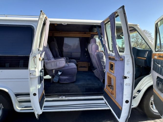Chevrolet-Van-1988-White-Blue-7