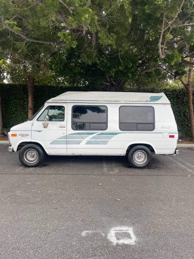 Chevrolet-Van-1993-white-1