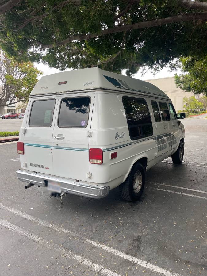Chevrolet-Van-1993-white-2