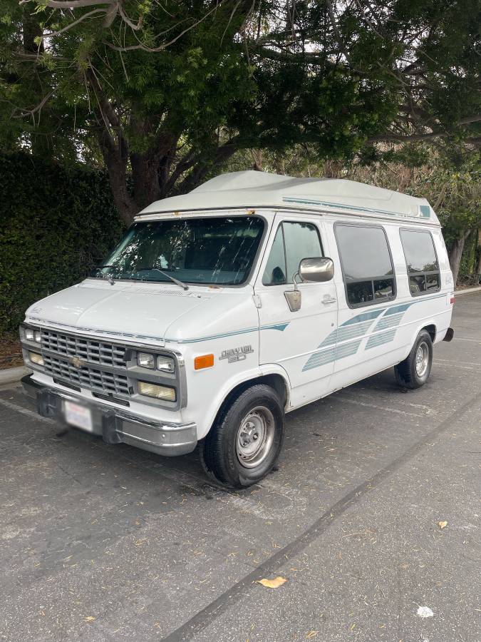 Chevrolet-Van-1993-white-3