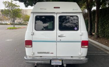 Chevrolet-Van-1993-white-4