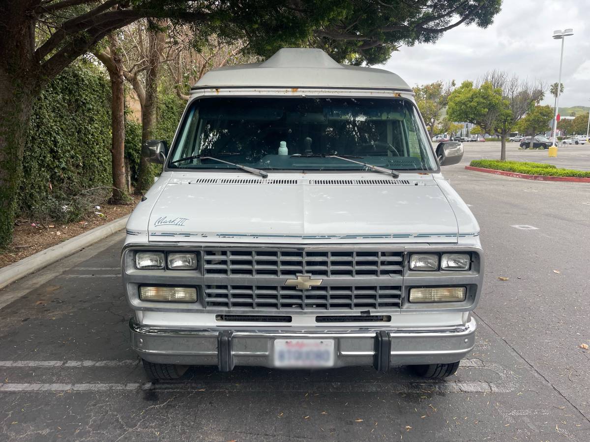 Chevrolet-Van-1993-white-6