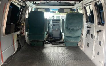 Chevrolet-Van-1993-white-9