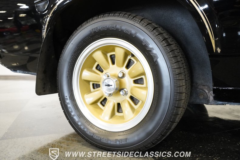 Chevrolet-Vega-1976-Black-Black-11
