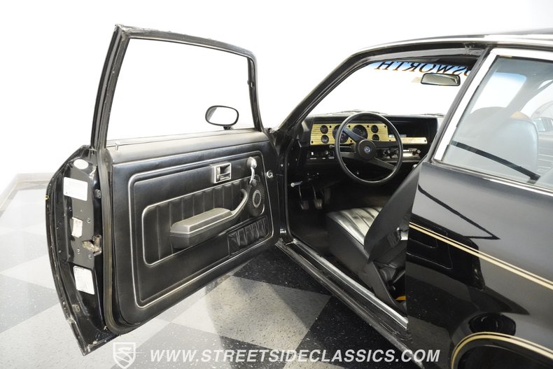 Chevrolet-Vega-1976-Black-Black-12