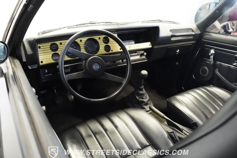 Chevrolet-Vega-1976-Black-Black-14