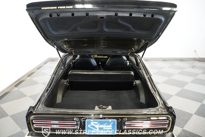 Chevrolet-Vega-1976-Black-Black-42