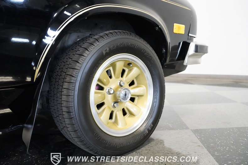 Chevrolet-Vega-1976-Black-Black-47
