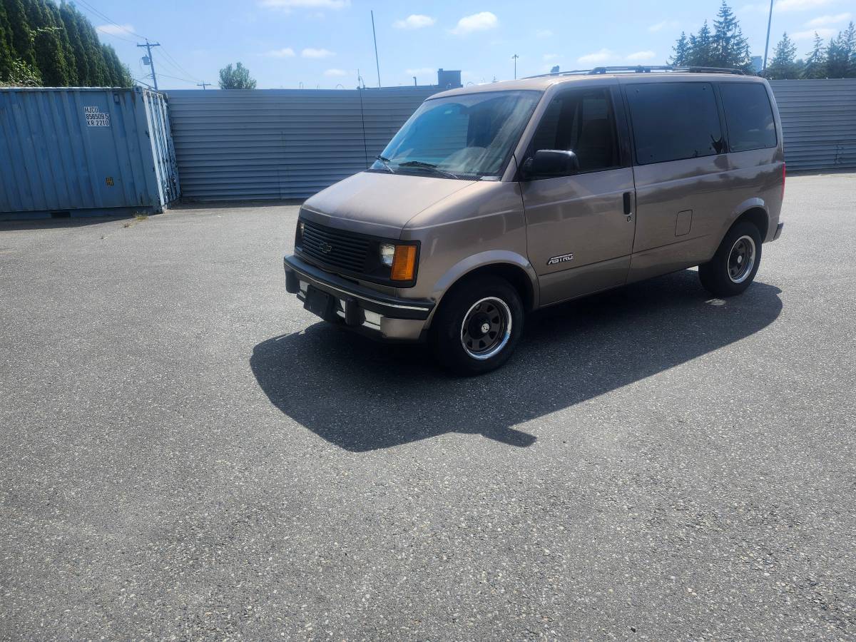 Chevrolet-astro-van-1995-brown-1