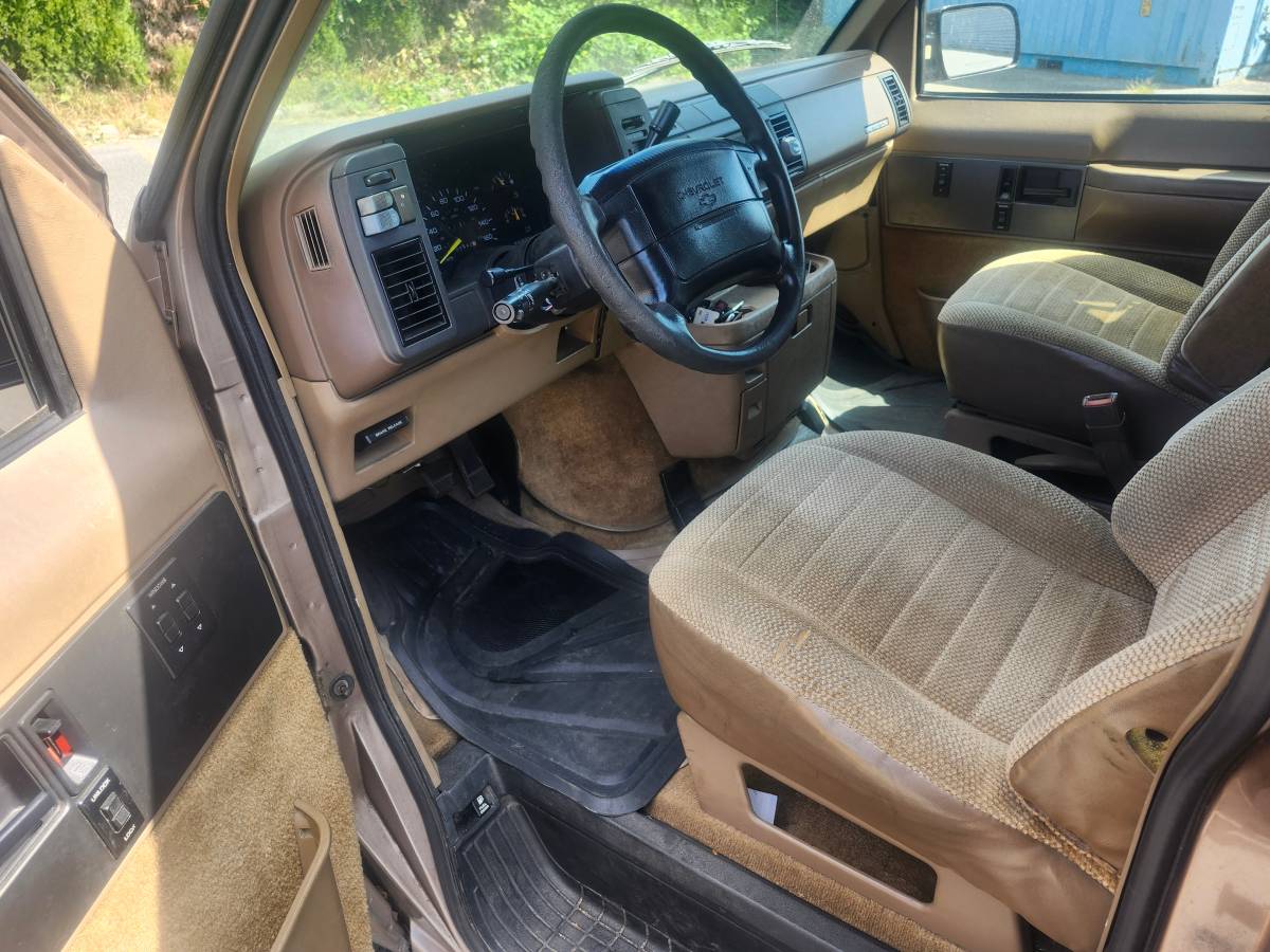 Chevrolet-astro-van-1995-brown-8