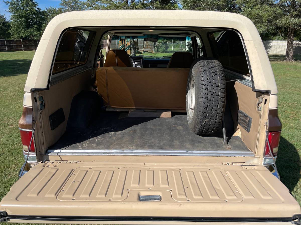Chevrolet-blazer-12-ton-nominal-1988-brown-3