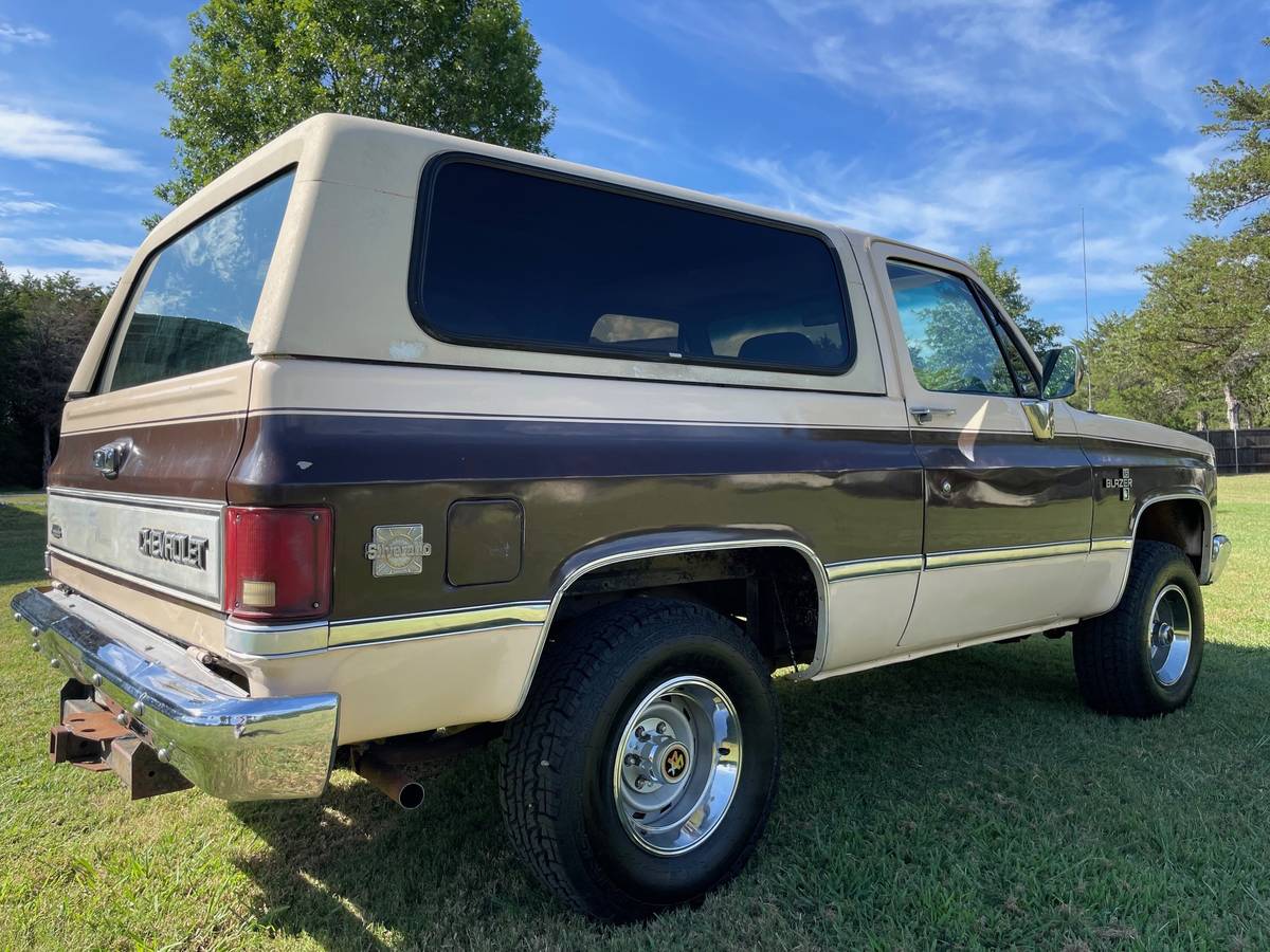 Chevrolet-blazer-12-ton-nominal-1988-brown-4