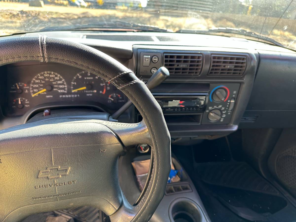 Chevrolet-blazer-s10-1995-red-2