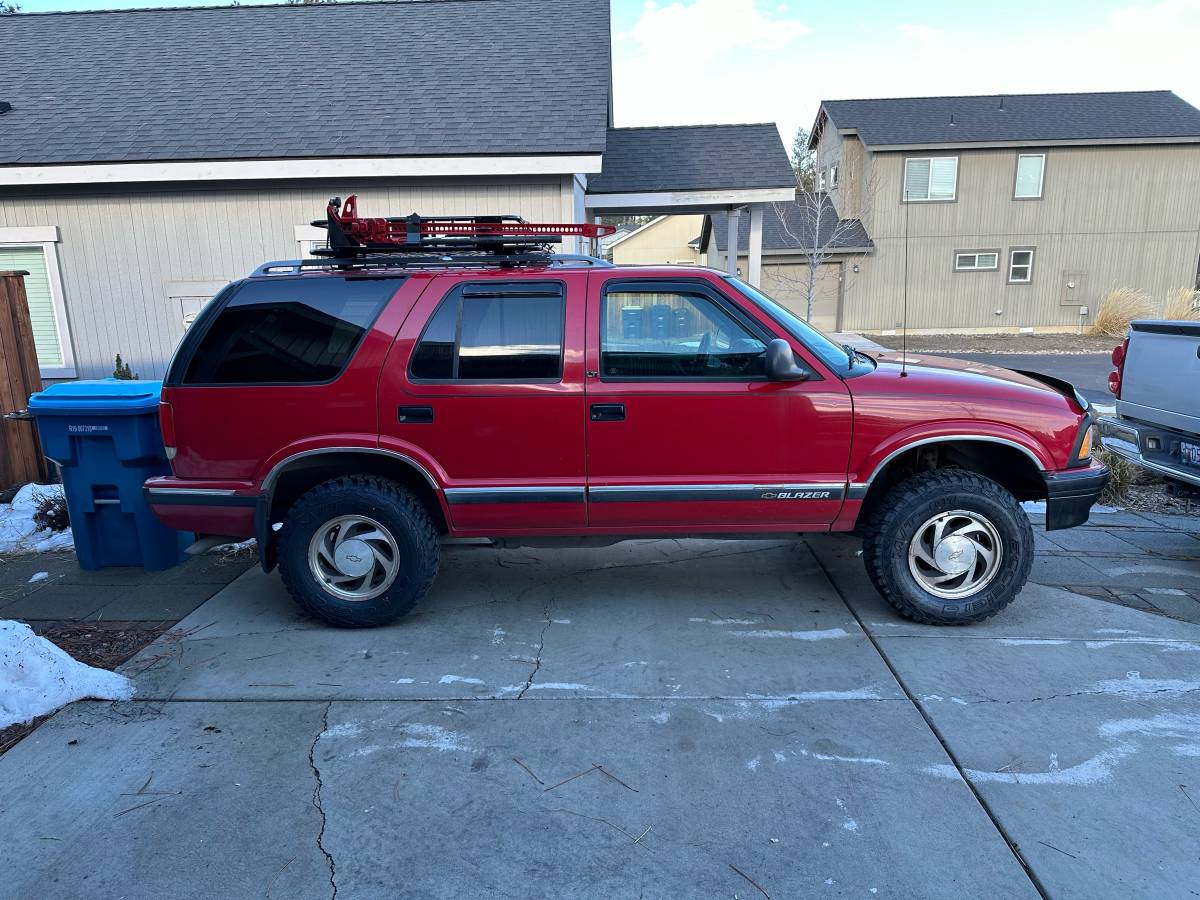 Chevrolet-blazer-s10-1995-red