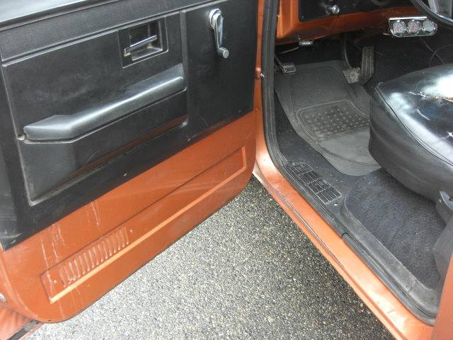 Chevrolet-c-10-1981-custom-11