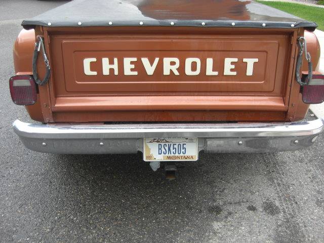 Chevrolet-c-10-1981-custom-2