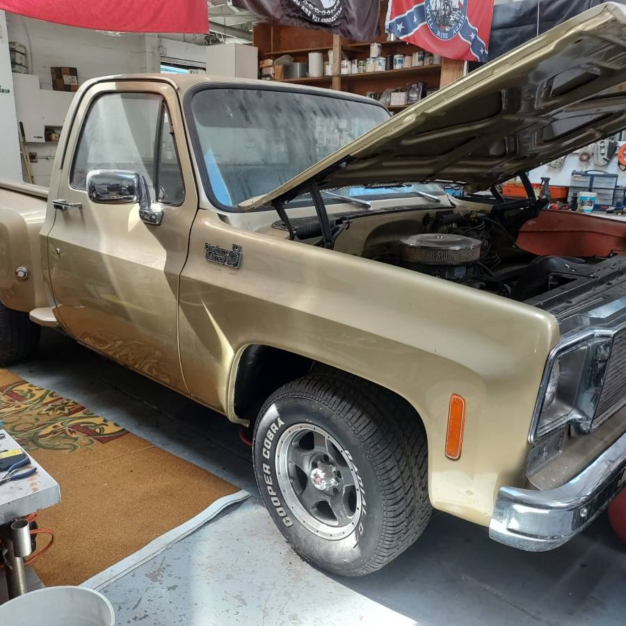 Chevrolet-c10-pickup-1975-custom-1