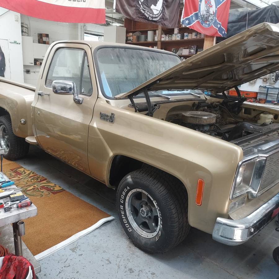 Chevrolet-c10-pickup-1975-custom-2