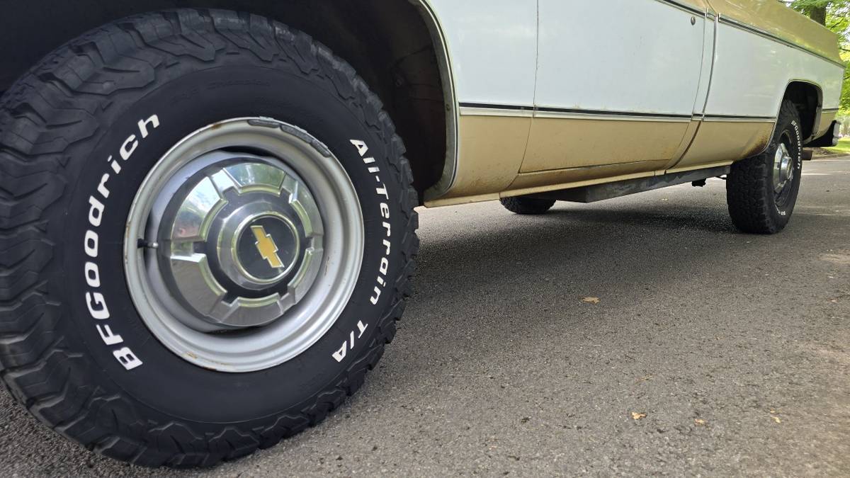 Chevrolet-c20-1975-brown-1