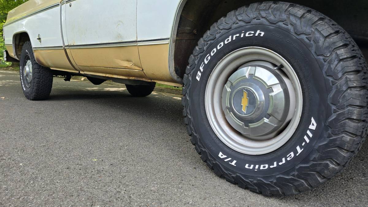 Chevrolet-c20-1975-brown-10