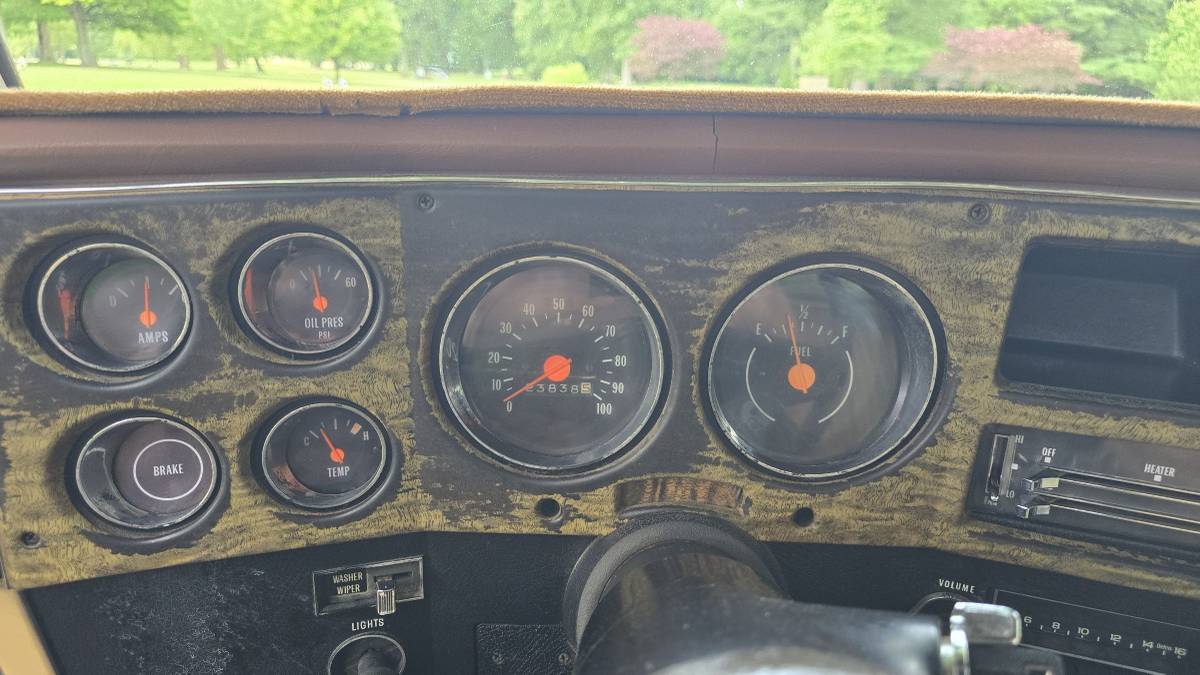 Chevrolet-c20-1975-brown-15