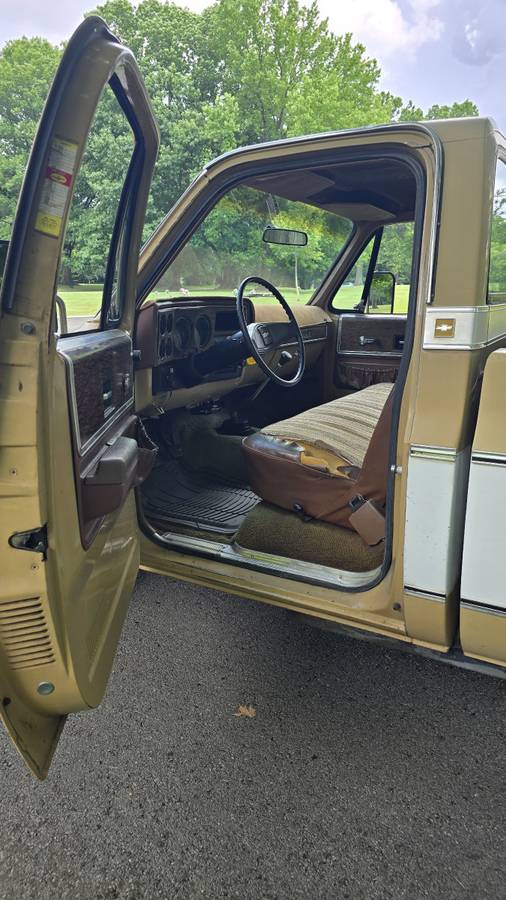 Chevrolet-c20-1975-brown-16
