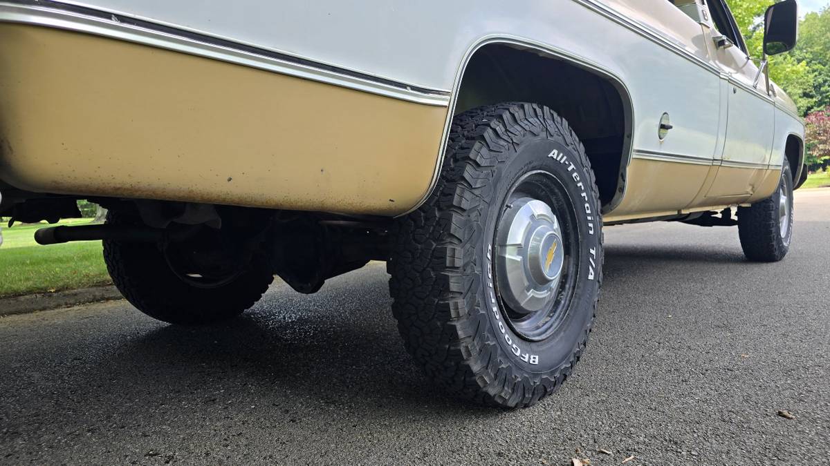 Chevrolet-c20-1975-brown-7