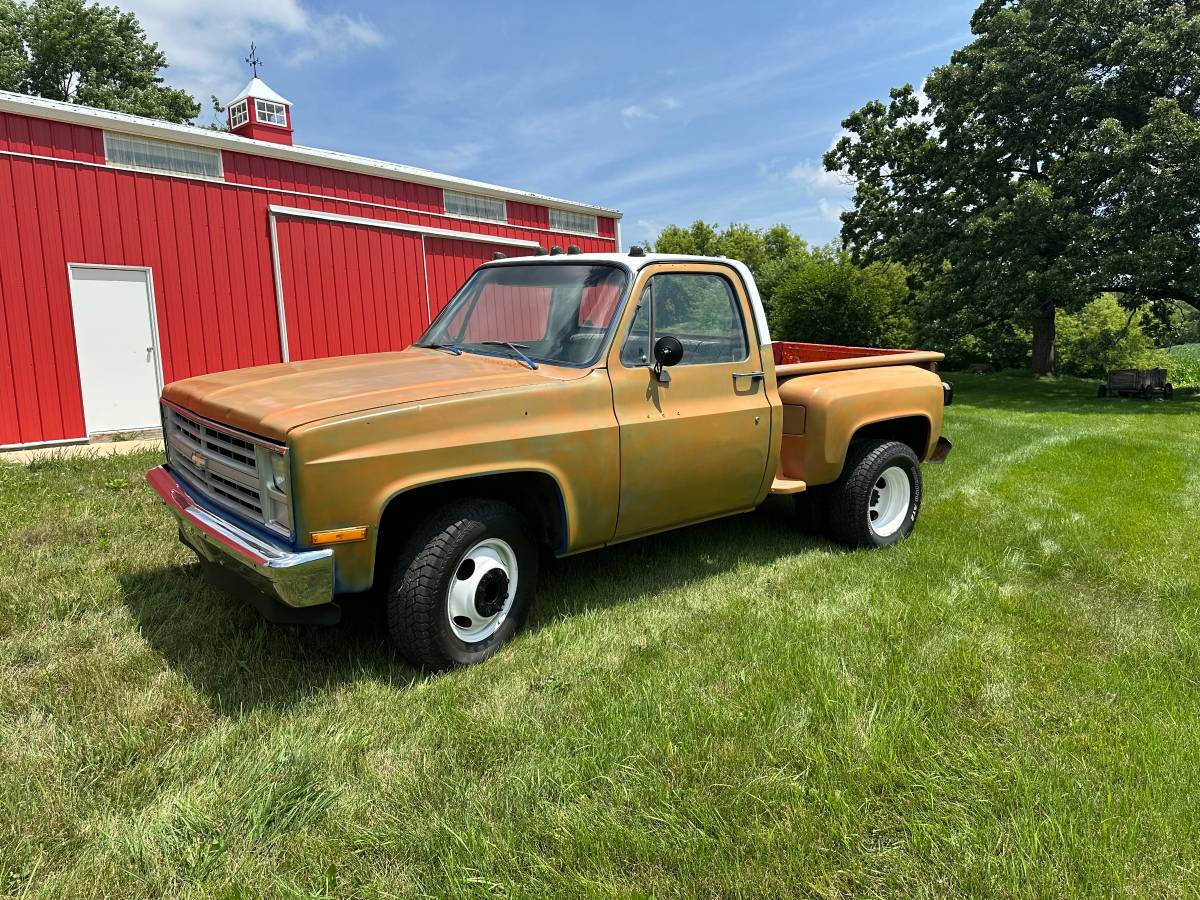 Chevrolet-c30-1982-3