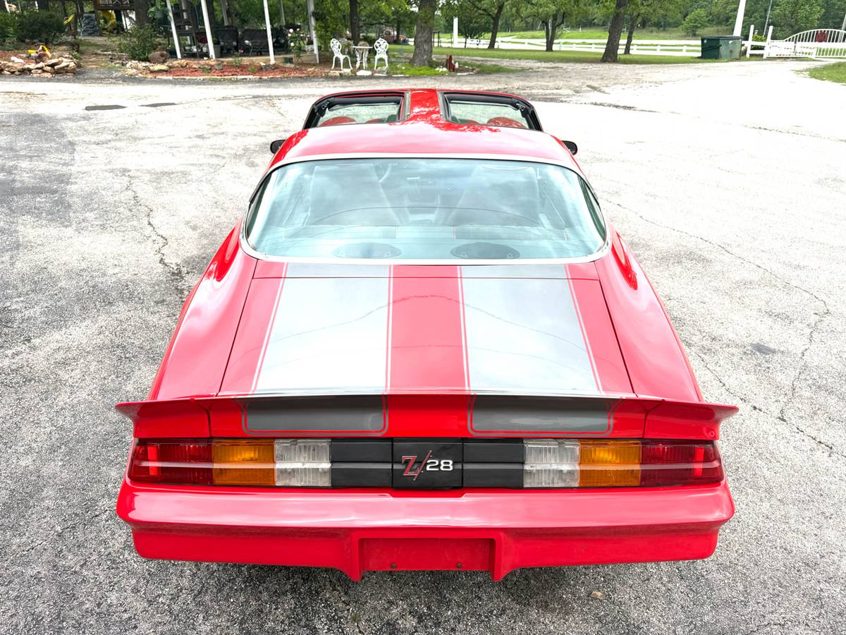 Chevrolet-camaro-1979-red-7