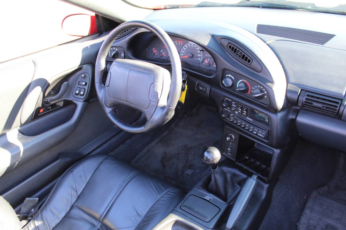 Chevrolet-camaro-sport-coupe-amp-convertible-1995-red-12