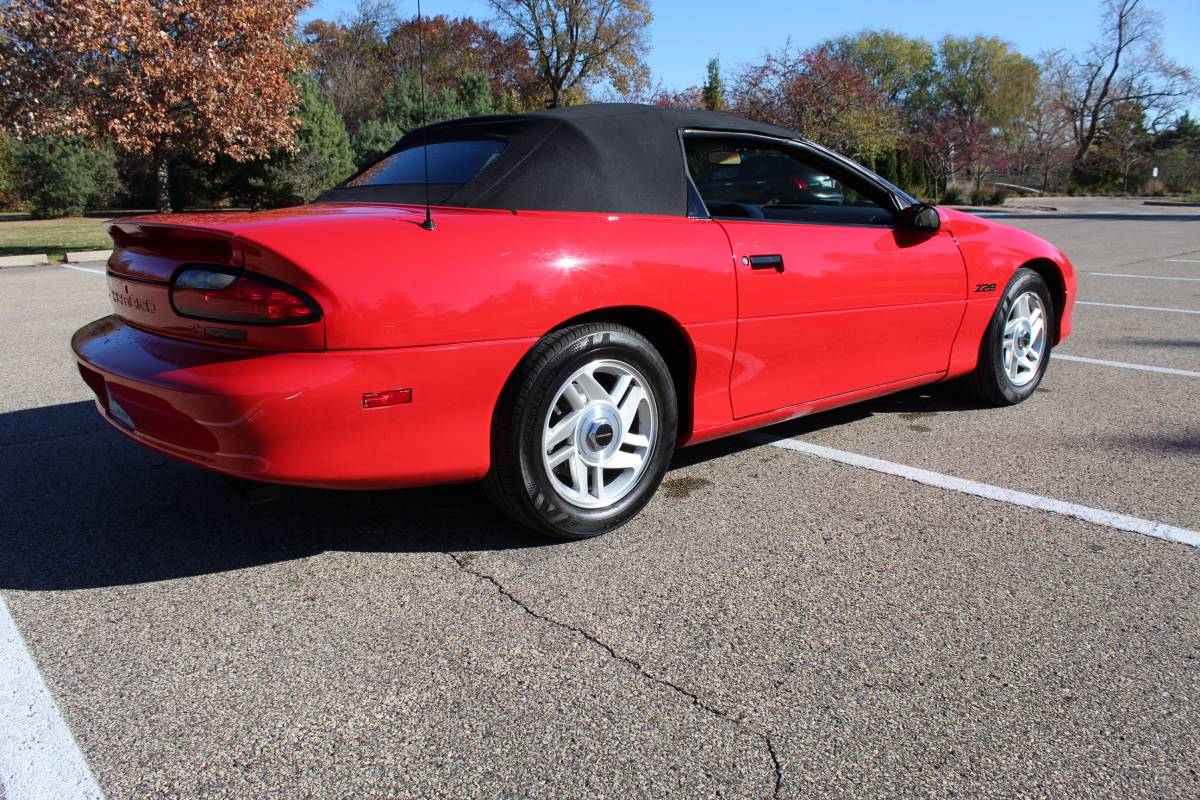 Chevrolet-camaro-sport-coupe-amp-convertible-1995-red-18