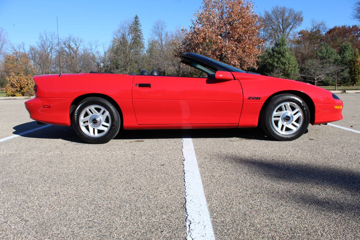 Chevrolet-camaro-sport-coupe-amp-convertible-1995-red-2
