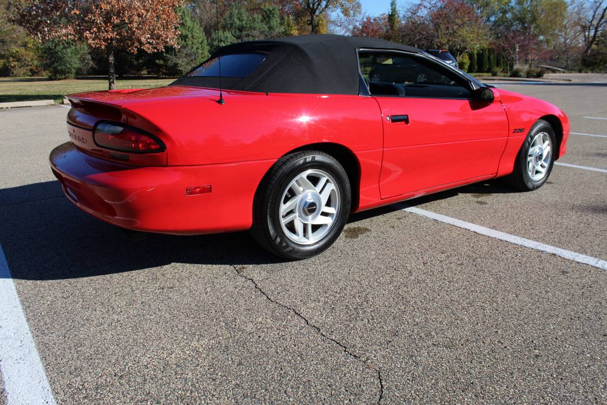 Chevrolet-camaro-sport-coupe-amp-convertible-1995-red-20