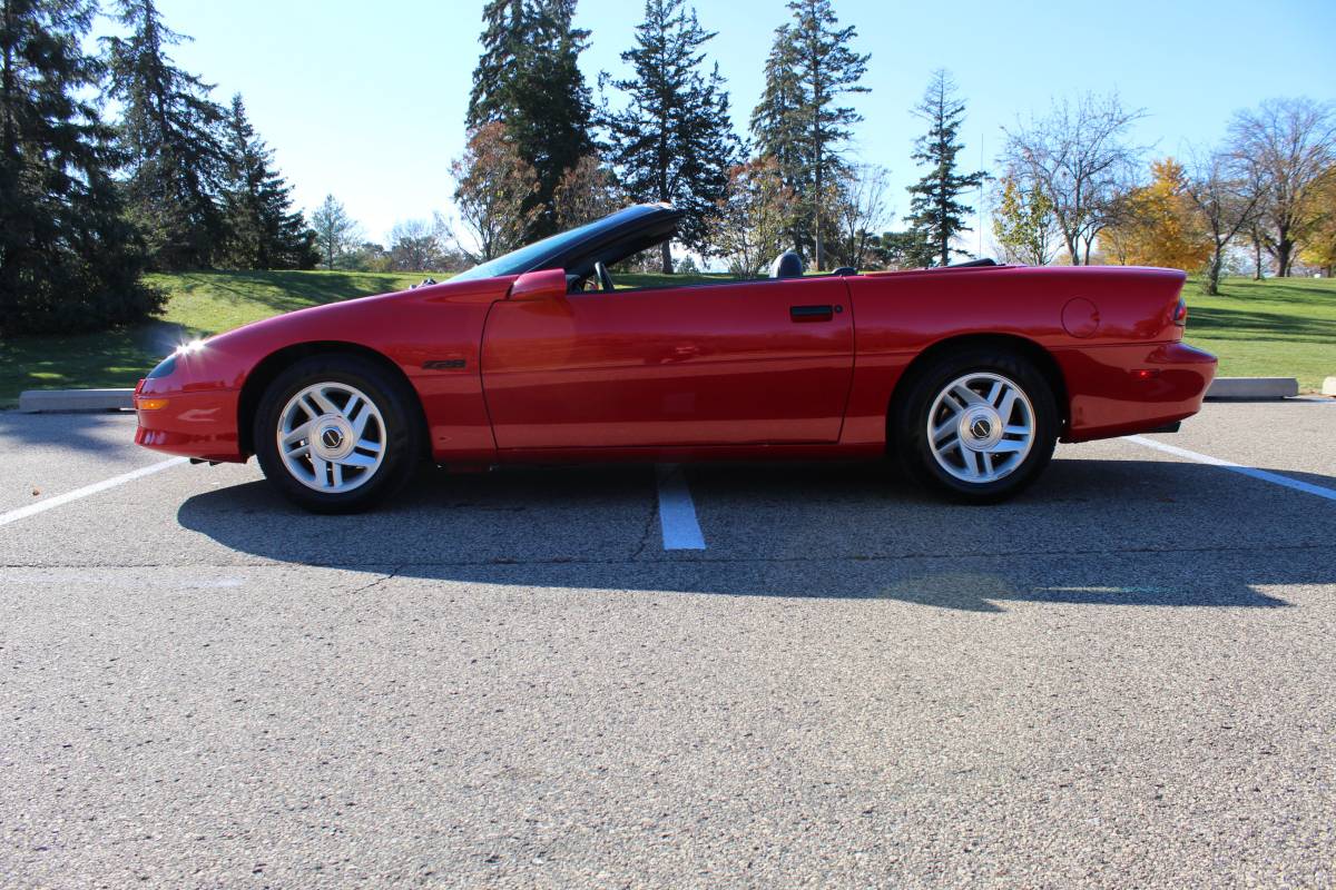 Chevrolet-camaro-sport-coupe-amp-convertible-1995-red-3