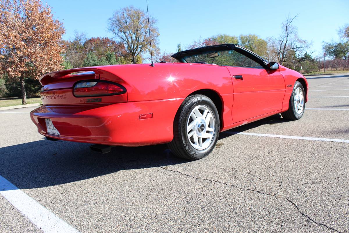 Chevrolet-camaro-sport-coupe-amp-convertible-1995-red-5