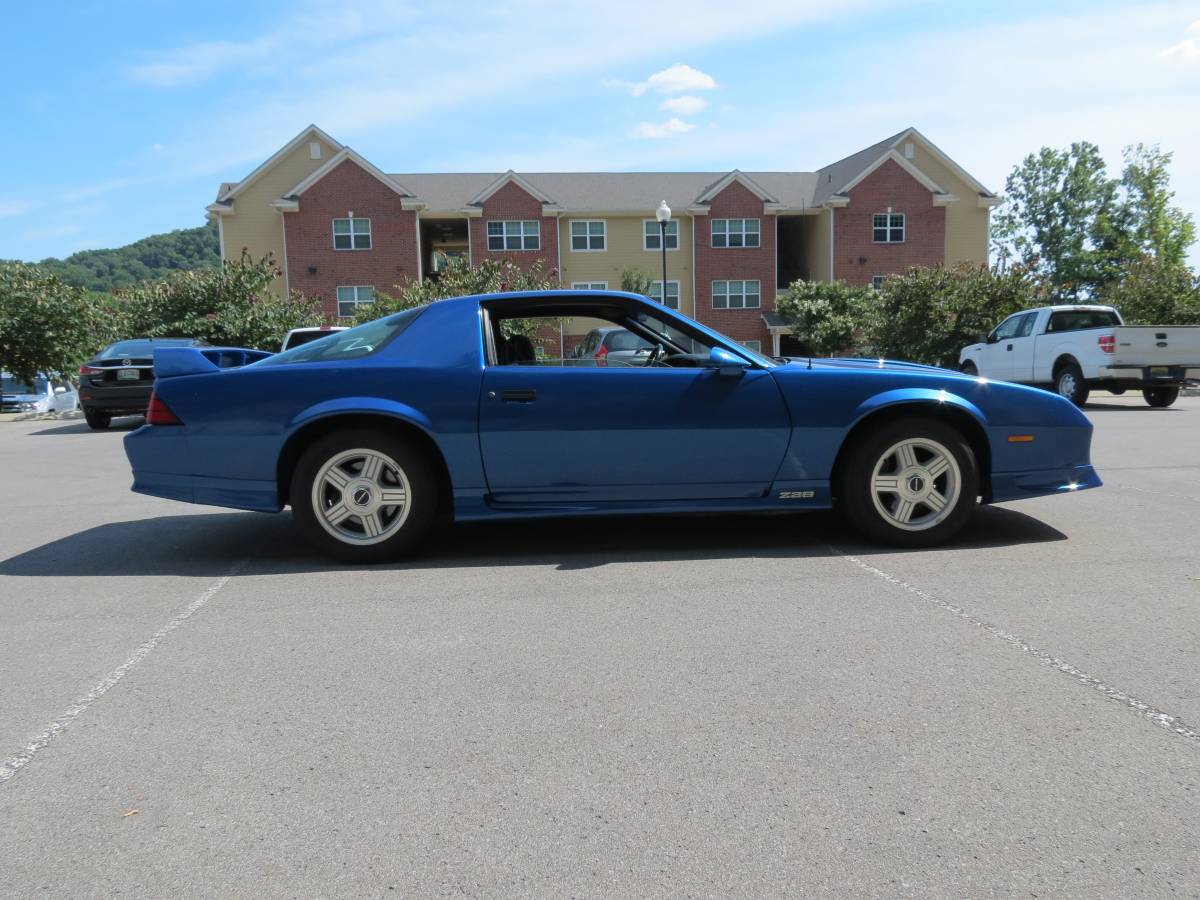 Chevrolet-camaro-z28-1991-blue