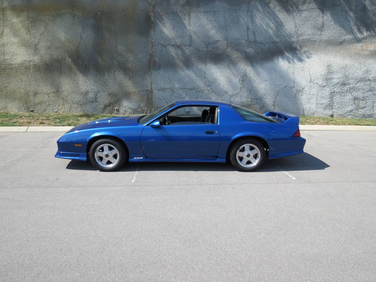 Chevrolet-camaro-z28-1991-blue-2