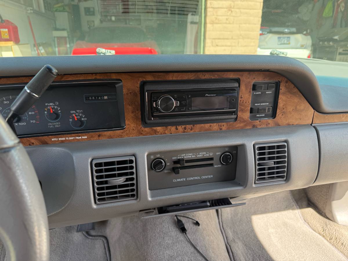 Chevrolet-caprice-classic-1993-blue-10
