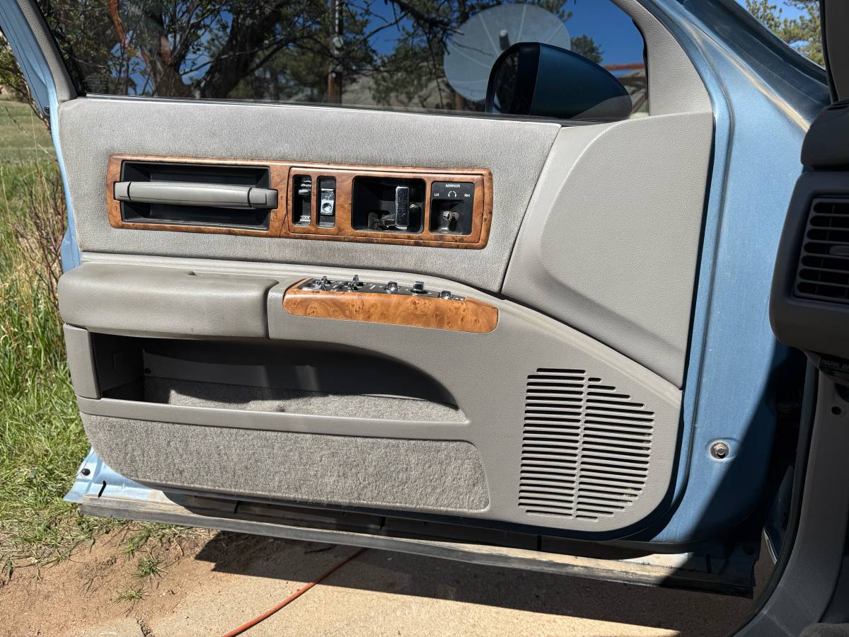 Chevrolet-caprice-classic-1993-blue-6