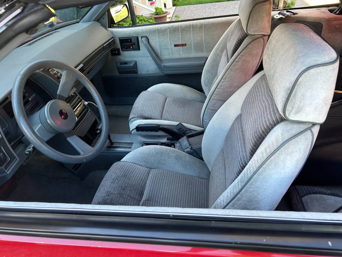 Chevrolet-cavalier-z24-1988-red-8