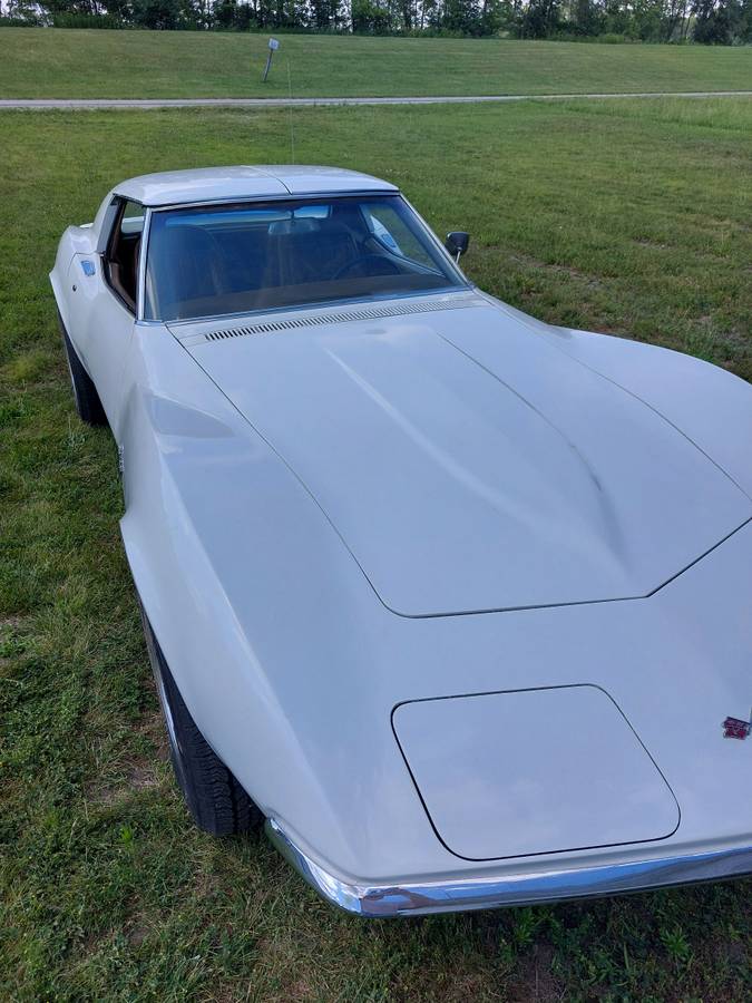 Chevrolet-corvette-1971-white-1