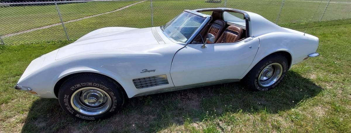 Chevrolet-corvette-1971-white-3