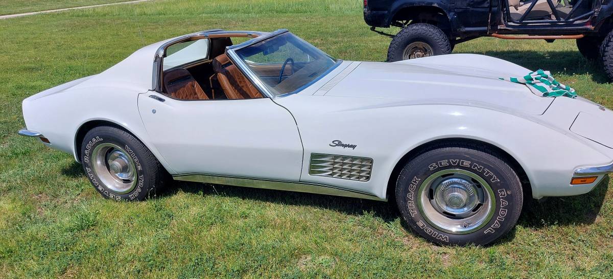 Chevrolet-corvette-1971-white-4