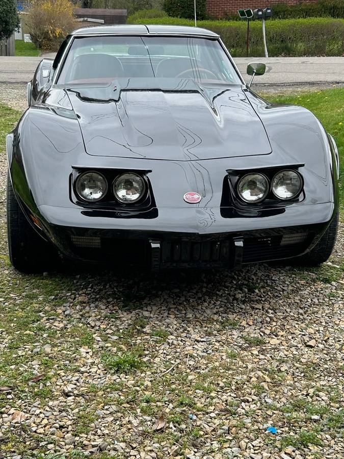 Chevrolet-corvette-1975-black-4