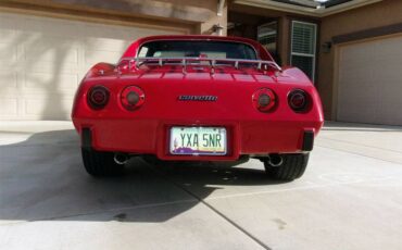 Chevrolet-corvette-1976-red-16