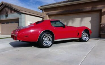 Chevrolet-corvette-1976-red-18
