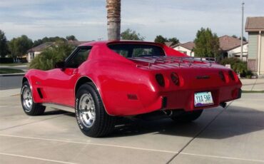 Chevrolet-corvette-1976-red-2
