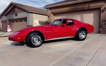 Chevrolet-corvette-1976-red